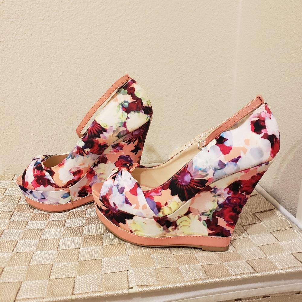 Qupid Size 8 platform wedges